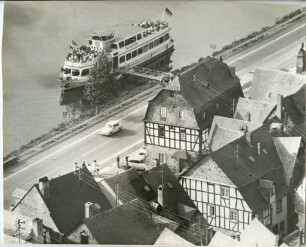 Ausflugsschiff in Beilstein