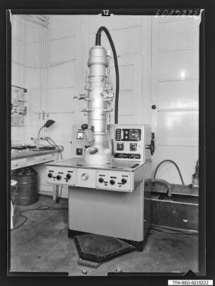 Klein-Elektronen-Mikroskop KEM1, Gesamtansicht seitlich, Foto 1960