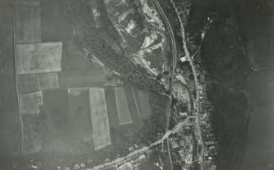 Gottleubatal: Berggießhübel, Gesamtaufnahme. Luftbild nach der Unwetterkatastrophe 1927.