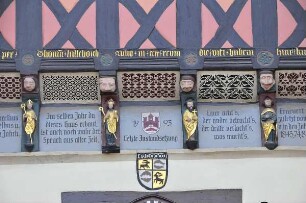 Wernigerode - Historische Figuren am Rathaus : Historische Figuren am Rathaus von Wernigerode, aufgenommen am 28. Oktober 2011