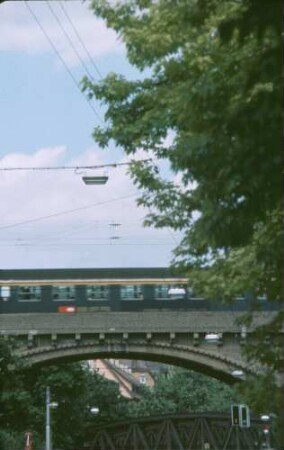 Gäubahn Stuttgart-Nord Gewölbebrücke 5029A über Nordbahnhofstraße DC 481 SBB-Wagen