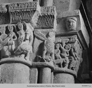 Figurenkapitell mit alttestamentarischen Szenen