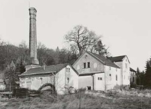 Radebeul, Mittlere Bergstraße 22. Heizhaus (um 1885) und Gärtnerhaus (2. H. 19. Jh.) im ehem. Weingut "Hohenhaus"