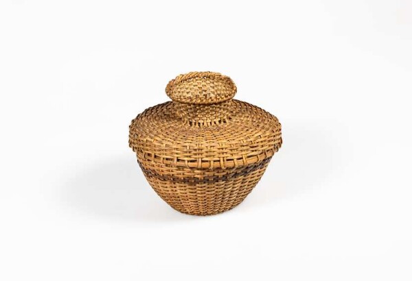 Basket with lid