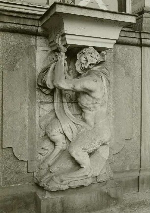Dresden, Zwinger : Dresden-Altstadt. Zwinger. Konsolträger an der Bogengalerie K