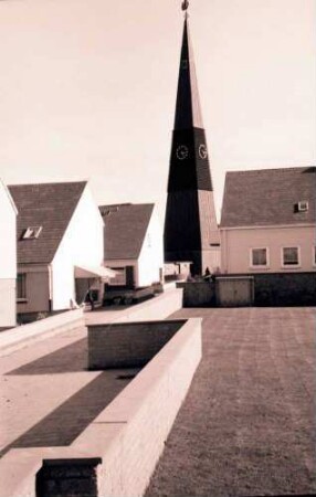 Helgoland: Neue Häuser mit Kirchturm