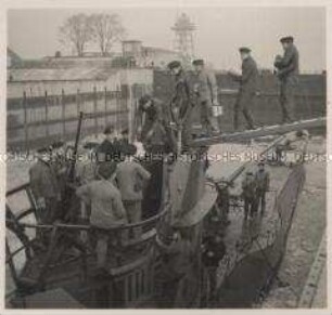Wehrmachtssoldaten, Hafen