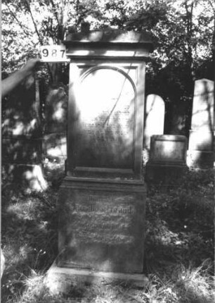 Grabstein 987
