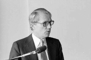 Freiburg: Dr. E. Schlepphorst, Vorstandsmitglied der FhG [Fraunhofer-Gesellschaft]