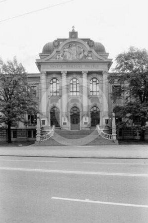 Eingangsbereich des ehemaligen Städtischen Kunstmuseums in Riga