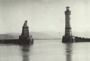 Lindau am Bodensee. Hafeneinfahrt : Lindau am Bodensee. Hafeneinfahrt, Bayerischer Löwe und Neuer Leuchtturm