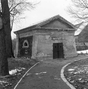 Werneuchen. Kirchhof. Mausoleum der Familie Petitjean (1801/1825). Vorderseite