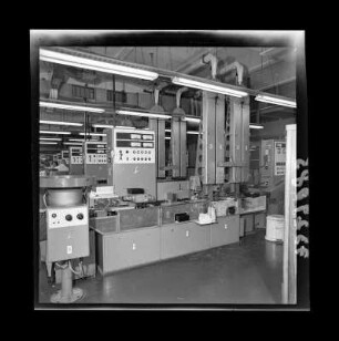 Produktionshalle in der Abteilung Diode., Foto 1973