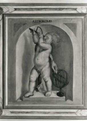Putto mit Fernrohr und Weltkugel als Astronomie (Aus: Die sieben freien Künste) : Putto mit Fernrohr und Weltkugel als Astronomie (Aus: Die sieben freien Künste). Öl? auf Holz (wohl 1655/1684; C. Schiebling und C. Wiebel zugeschrieben). Radebeul, Hoflößnitz, Berg- und Lusthaus, Berg- und Lusthaus, Wohnraum der Kurfürstin
