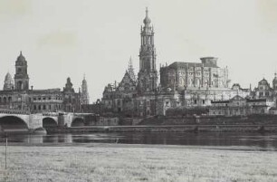 Dresden, Blick vom Neustädter Elbufer nach Südosten auf die Altstadt