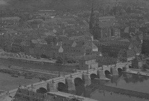 Würzburg: Blick von der Festung auf Mainbrücke und Stadt