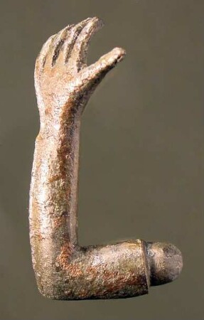 "Linker Arm, im Ellenbogen gebogen"