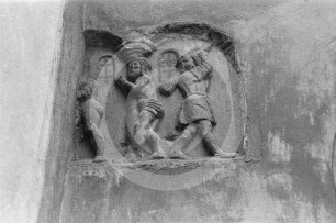 Flachrelief an der katholischen Pfarrkirche Glatz