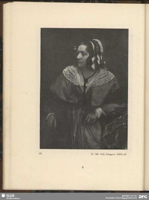 [Frau in Tracht mit einer Kopfbedeckung]