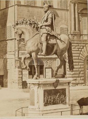 Statue Cosimo I Medici von Giambologna auf der Piazza della Signoria, Florenz