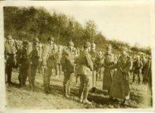 Wilhelm II. zeichnet Soldaten aus