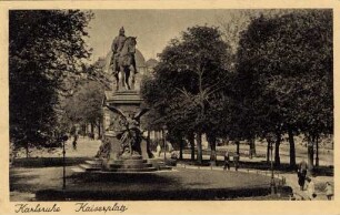 Postkartenalbum mit Motiven von Karlsruhe. "Karlsruhe. Kaiserplatz". Kaiser Wilhelm-Denkmal auf dem Kaiserplatz