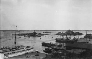 Hafenansicht : Segelclub und Restaurant in Helsinki