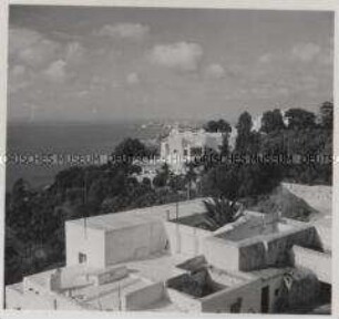 Tunis, Blick vom Wohnviertel der vornehmen Araber Sidi Bou Said auf das Meer