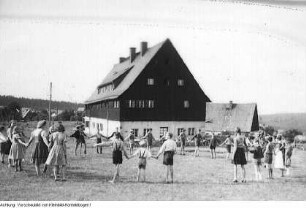 Altenberg, Zinnwald, Klügelhütte. Berliner Kinder zur Erholung auf der Hütte - Aktion der Volkssolidarität, um 1946