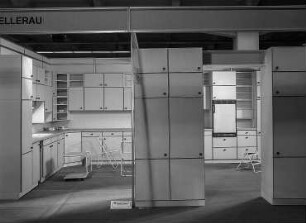 Anbauküche (Modell 2086/2) : Ausstellungskoje des VEB Möbelkombinat Dresden-Hellerau mit Anbauküche (Modell 2086/2)