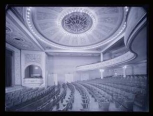 Stadttheater, Landsberg a.d. Warth: Ansicht Zuschauerraum und Proszenium (Negativ zu Inv. Nr. TBS 183,06)