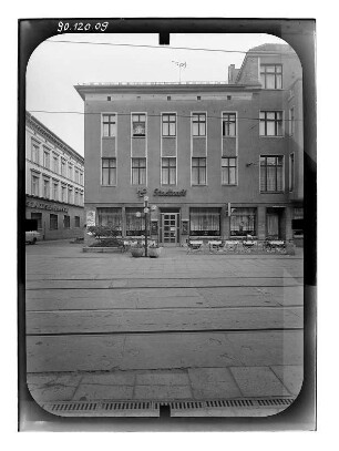 Brandenburg an der Havel, Hauptstraße 26/28. Wohnhaus mit Restaurant Stadtcafé. Straßenfront (Teilansicht)