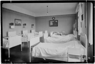 Bau Me 129 Ambulanz, Krankenzimmer Nr. 1