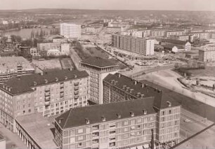 Dresden. Blick vom Rathausturm nach Nordosten über die Wohnblöcke an der Ernst-Thälmann-Straße zu den Neubauten am Pirnaischen Platz