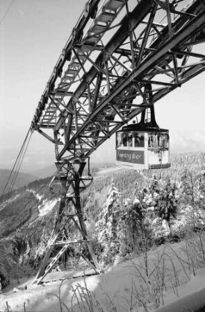 Schauinland: Bergstation; Schauinslandbahn; Bergstation mit Talblick im Winter