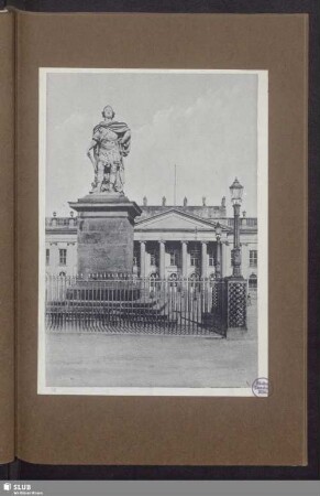 Denkmal Landgraf Friedrichs II. und Landesbibliothek
