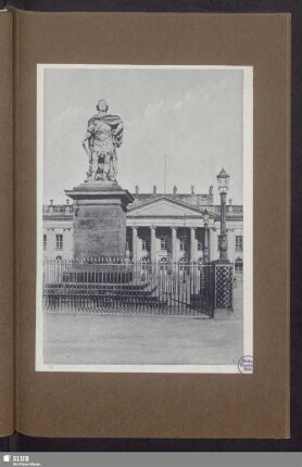 Denkmal Landgraf Friedrichs II. und Landesbibliothek