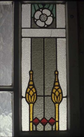 Fenster mit ornamentalen Verzierungen