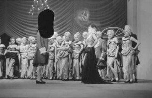 Szenenbilder aus der Operette "Die Dubarry" von Karl Millöcker und Theo Mackeben am Metropol-Theater Berlin