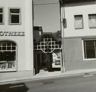 Lichtenstein. Mohren-Apotheke (1605), Färbergasse 1. Eingang