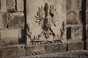Quedlinburg - Steinerner Adler : Preußischer Adler aus Sandstein, an der Brücke am Steinweg in Quedlinburg, aufgenommen 2006