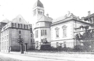 Blick auf das Regierungsgebäude, heute Landgericht. Detmold. Gerichtstraße