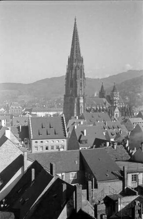 Freiburg i. Br.: Blick vom Martinstor zum Münster