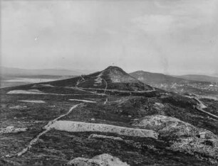 Landschaftsblick : Blick in eine weite Landschaft auf eine Ortschaft im Hintergrund