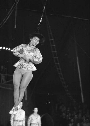 Gastspiel des Zirkus Hagenbeck auf dem Messplatz