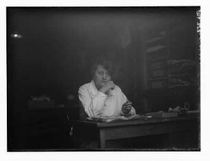 Die Fotografin Ursula Richter in ihrem Atelier auf der Winckelmannstraße 29 in Dresden