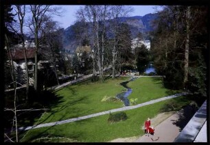 Badenweiler: Kurpark von der Terrasse des Thermalbades
