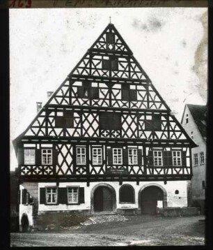 Stattlicher alter Fachwerkgiebel