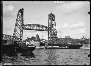 Niederlande, Rotterdam. Eisenbahn-Hubbrücke Koningshavenbrug
