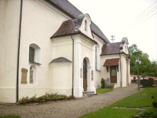 Langhaus von Südwesten über Traufseite Süd-Neubau 1729 in Barocken Formen auf Gotischem Vorgänger